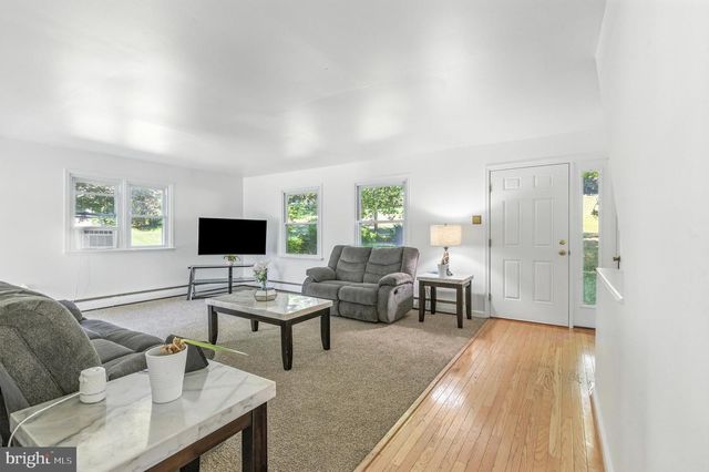746 W HOFFECKER RD, Pottstown, PA 19465