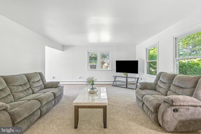 746 W HOFFECKER RD, Pottstown, PA 19465