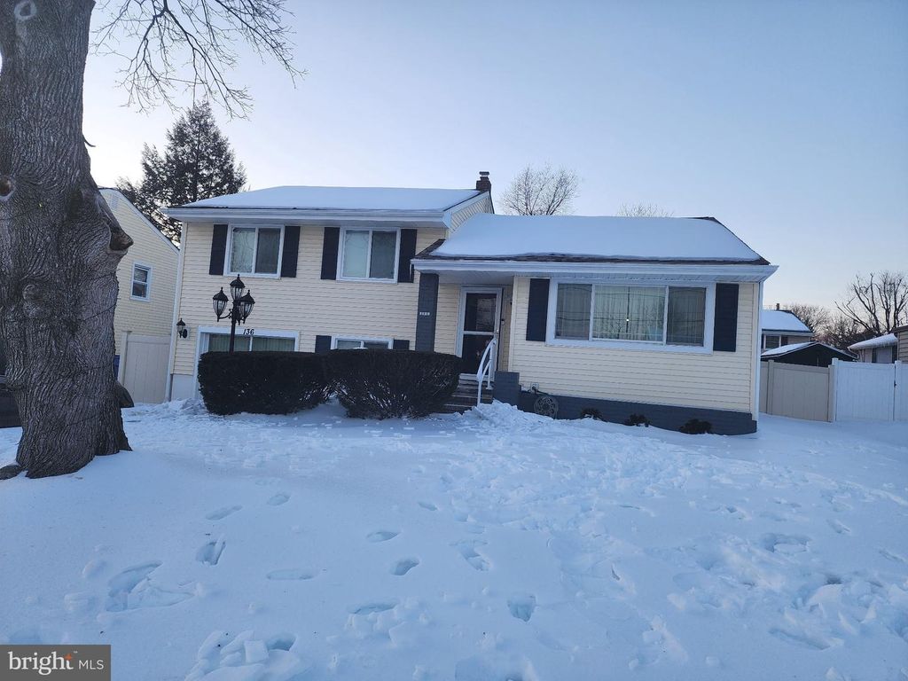 136 VALLEY RUN DR, Cherry Hill, NJ 08002