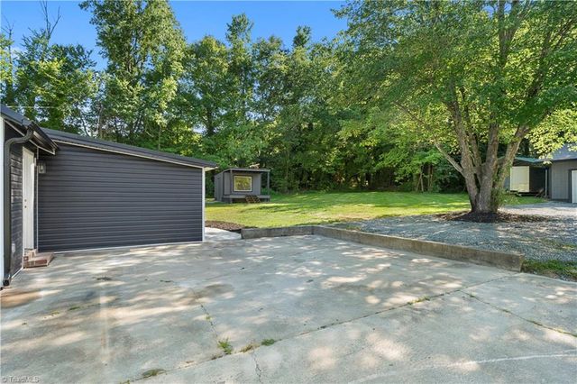 242 Hub Everhart Road, Thomasville, NC 27360