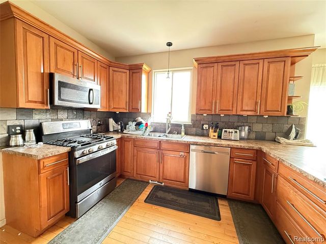 15584 Timbers Edge Drive, Clinton Township, MI 48035