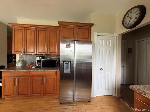 15584 Timbers Edge Drive, Clinton Township, MI 48035
