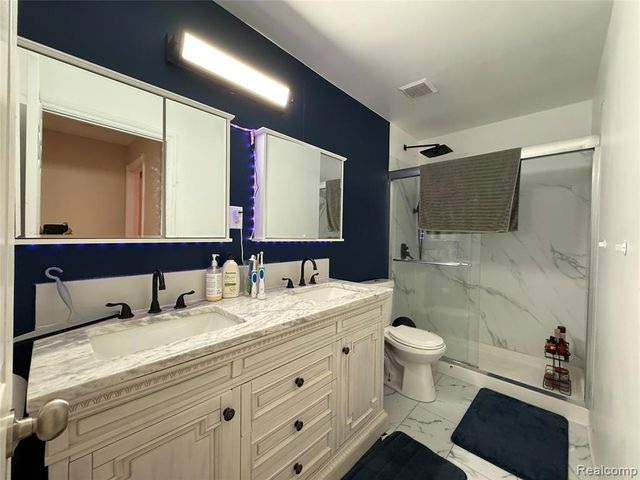 15584 Timbers Edge Drive, Clinton Township, MI 48035