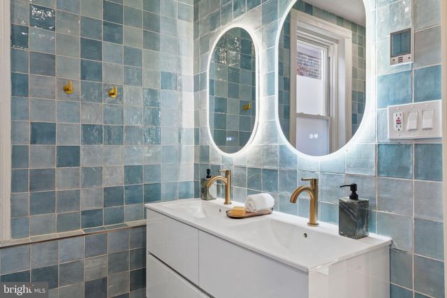 131 W ABBOTTSFORD AVE, Philadelphia, PA 19144