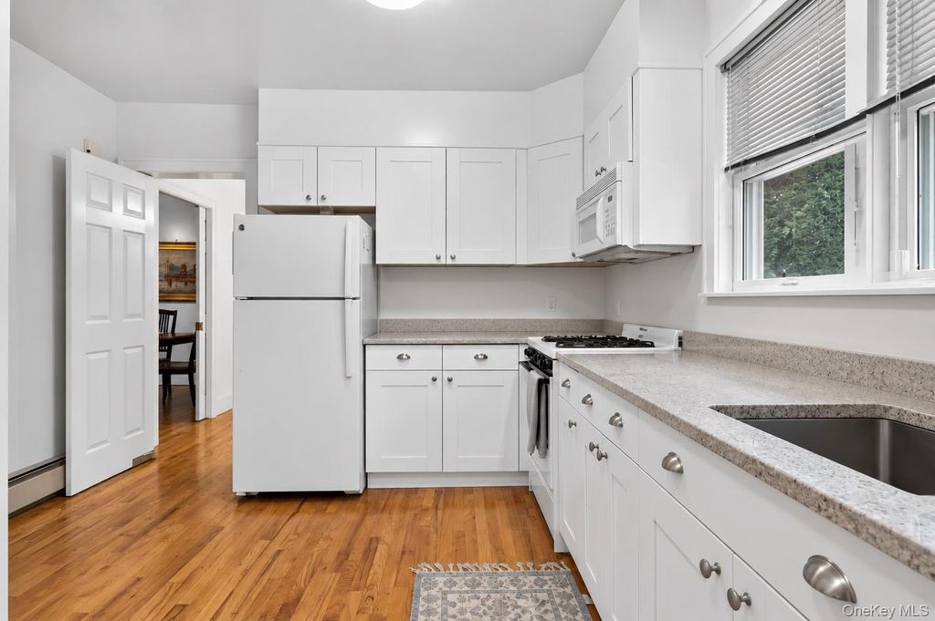 432 W Main Street, Huntington, NY 11743 — photo 5