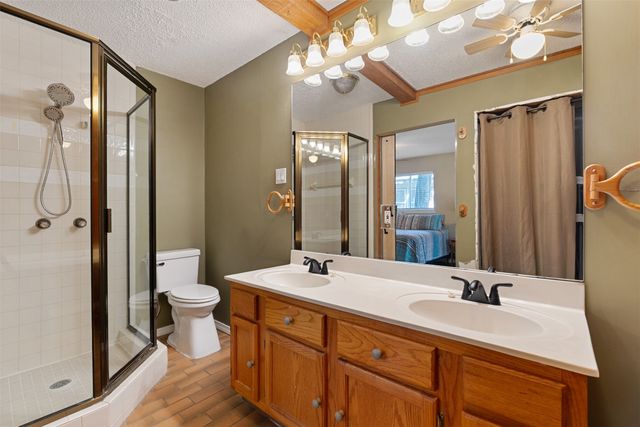 104 Oakcrest Court, Trinidad, TX 75163