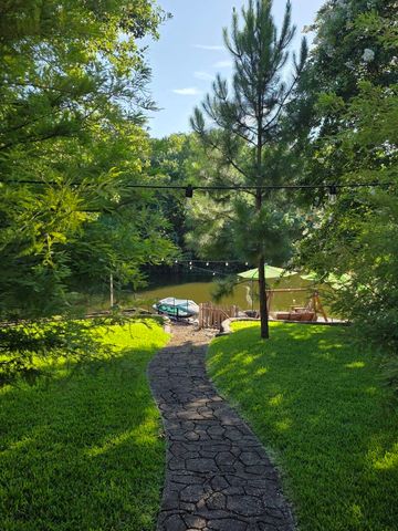 104 Oakcrest Court, Trinidad, TX 75163