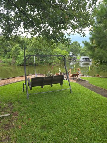 104 Oakcrest Court, Trinidad, TX 75163