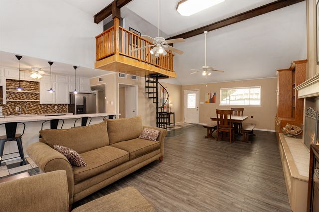 104 Oakcrest Court, Trinidad, TX 75163