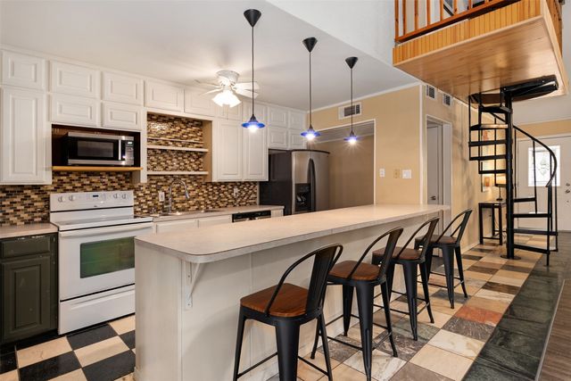 104 Oakcrest Court, Trinidad, TX 75163