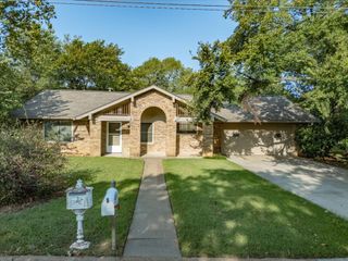 1200 Central Avenue, Bowie, TX 76230