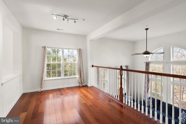 7070 LITTLE THAMES DRIVE # 124, Gainesville, VA 20155