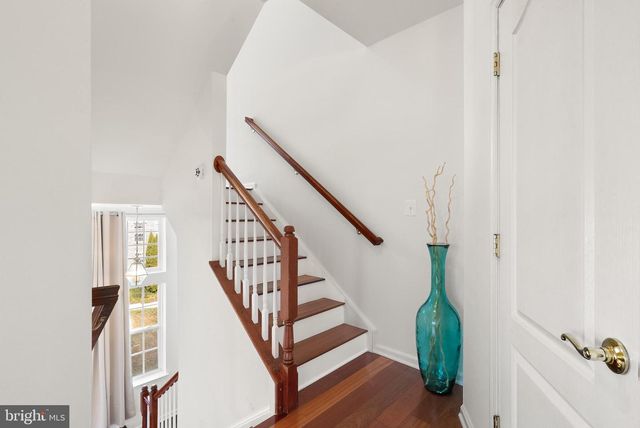 7070 LITTLE THAMES DRIVE # 124, Gainesville, VA 20155