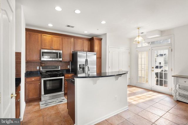 7070 LITTLE THAMES DRIVE # 124, Gainesville, VA 20155