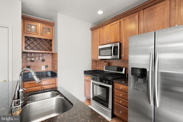 7070 LITTLE THAMES DRIVE # 124, Gainesville, VA 20155