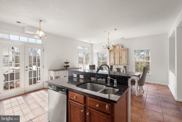 7070 LITTLE THAMES DRIVE # 124, Gainesville, VA 20155