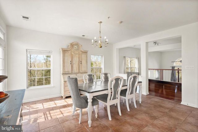 7070 LITTLE THAMES DRIVE # 124, Gainesville, VA 20155