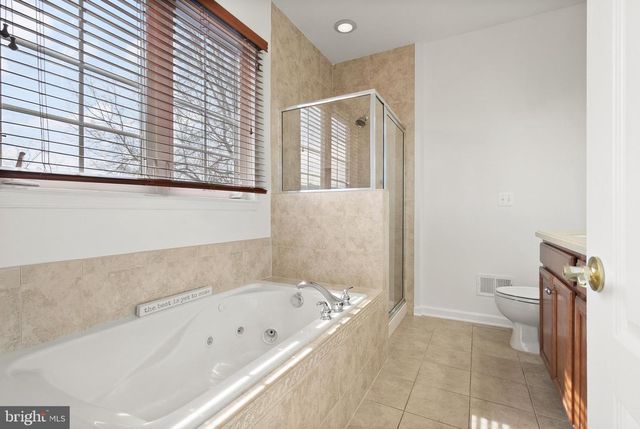 7070 LITTLE THAMES DRIVE # 124, Gainesville, VA 20155