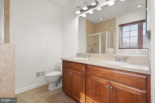 7070 LITTLE THAMES DRIVE # 124, Gainesville, VA 20155
