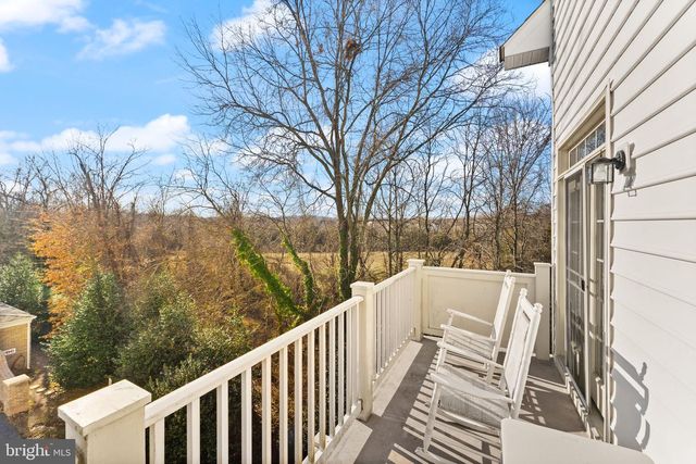 7070 LITTLE THAMES DRIVE # 124, Gainesville, VA 20155