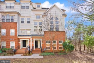 7070 LITTLE THAMES DRIVE # 124, Gainesville, VA 20155