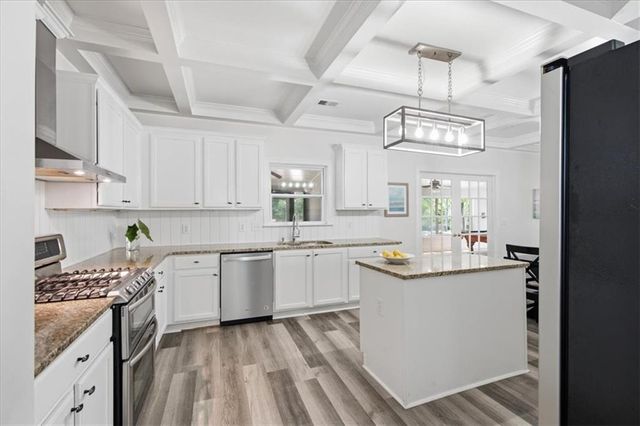 211 Highlands Drive, Woodstock, GA 30188