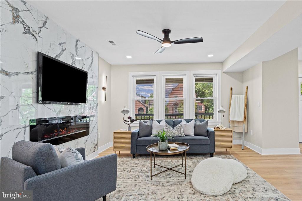 Image 5 of property listing at 4203 OAKFORD AVE, Baltimore, MD 21215