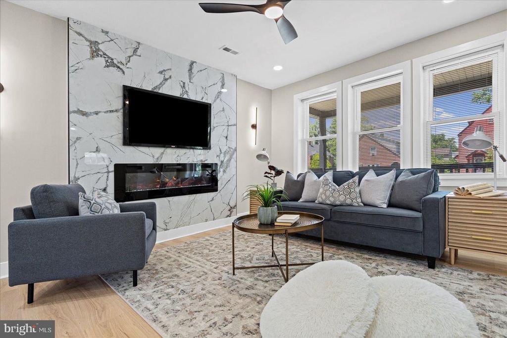Image 6 of property listing at 4203 OAKFORD AVE, Baltimore, MD 21215