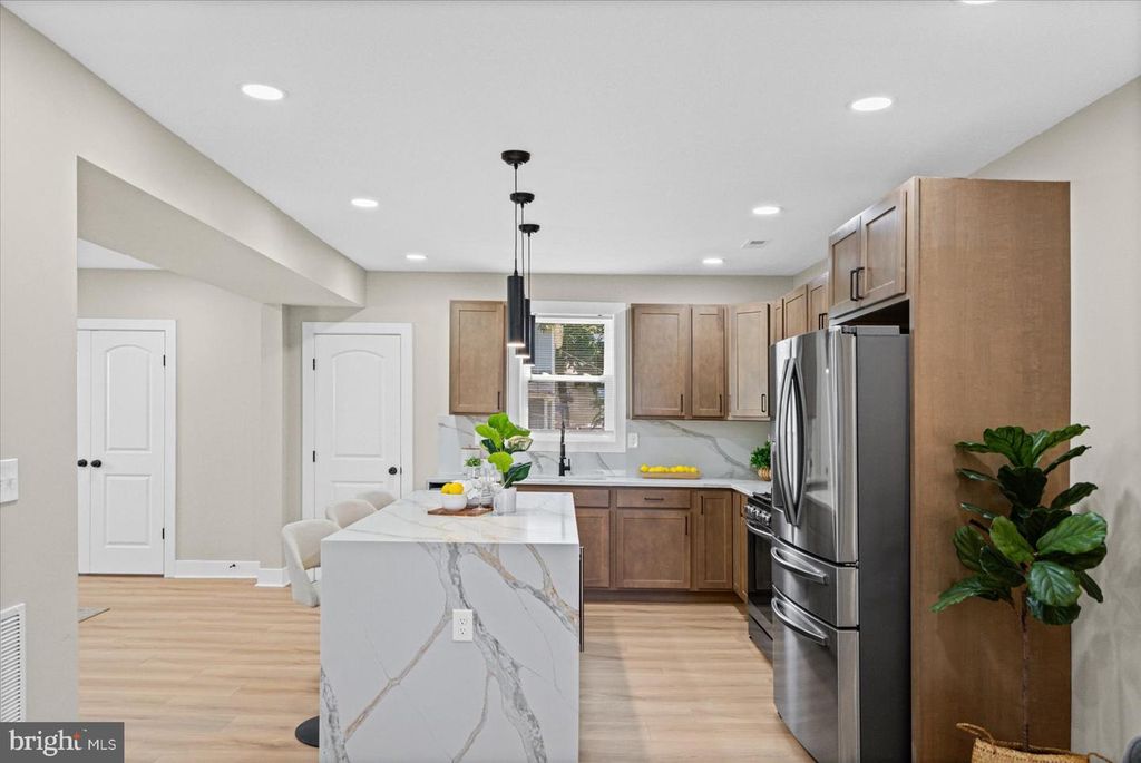 Image 7 of property listing at 4203 OAKFORD AVE, Baltimore, MD 21215