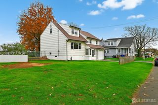 46 Melbourne Court, Woodbridge Proper, NJ 07095