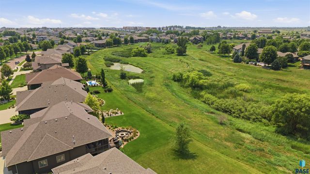 1909 S Copper Crest Trl Trail, Sioux Falls, SD 57110