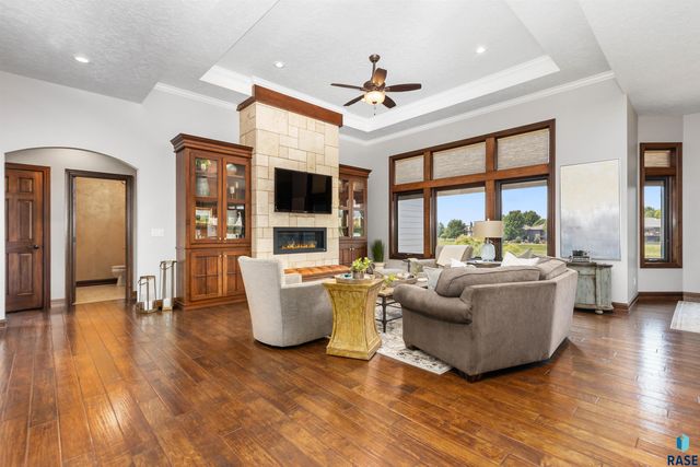 1909 S Copper Crest Trl Trail, Sioux Falls, SD 57110