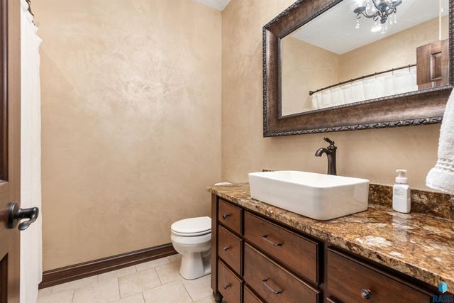 1909 S Copper Crest Trl Trail, Sioux Falls, SD 57110