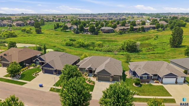 1909 S Copper Crest Trl Trail, Sioux Falls, SD 57110