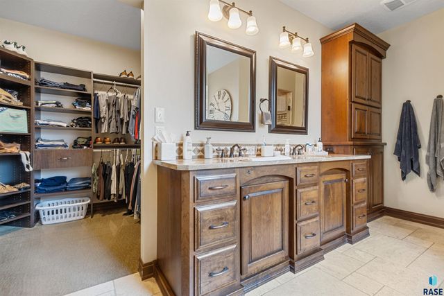 1909 S Copper Crest Trl Trail, Sioux Falls, SD 57110
