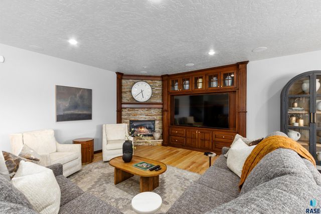 1909 S Copper Crest Trl Trail, Sioux Falls, SD 57110