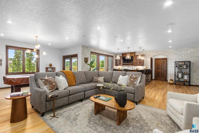 1909 S Copper Crest Trl Trail, Sioux Falls, SD 57110