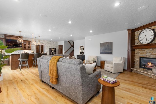 1909 S Copper Crest Trl Trail, Sioux Falls, SD 57110