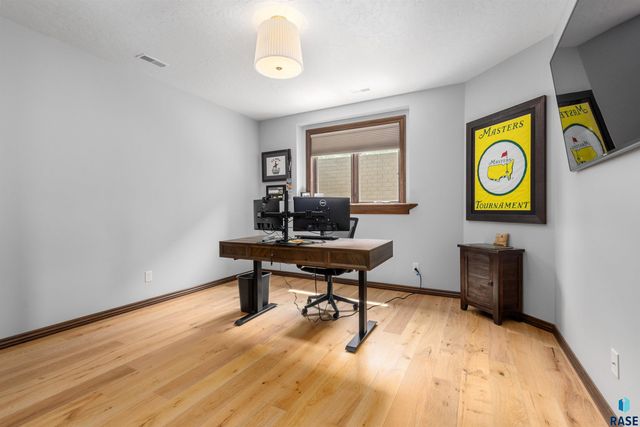 1909 S Copper Crest Trl Trail, Sioux Falls, SD 57110