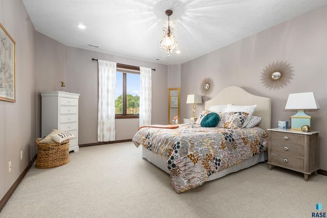1909 S Copper Crest Trl Trail, Sioux Falls, SD 57110