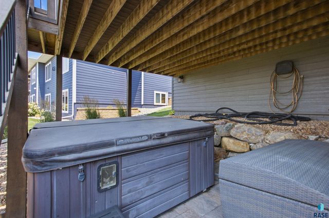 1909 S Copper Crest Trl Trail, Sioux Falls, SD 57110