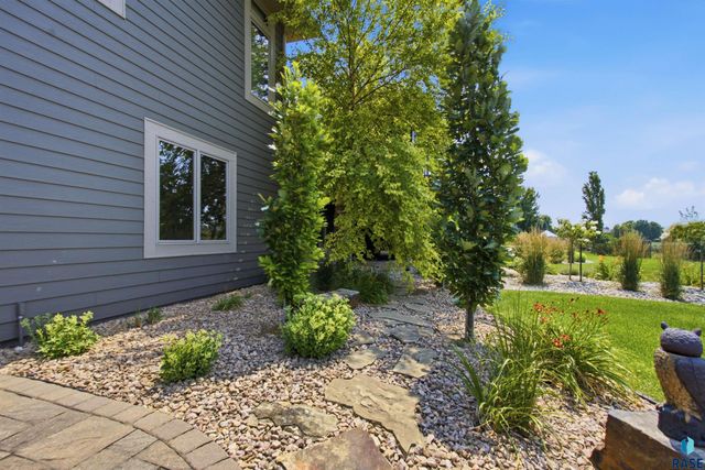 1909 S Copper Crest Trl Trail, Sioux Falls, SD 57110