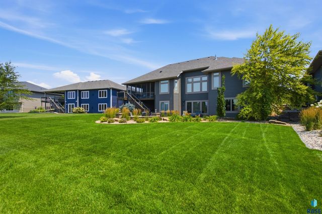 1909 S Copper Crest Trl Trail, Sioux Falls, SD 57110