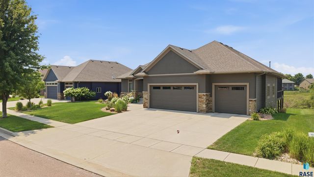 1909 S Copper Crest Trl Trail, Sioux Falls, SD 57110