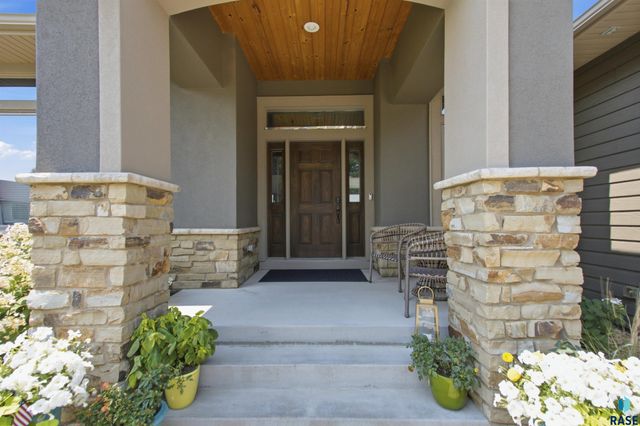 1909 S Copper Crest Trl Trail, Sioux Falls, SD 57110