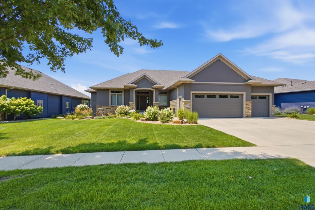 1909 S Copper Crest Trl Trail, Sioux Falls, SD 57110