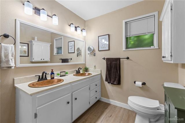 309 Palm Valley Drive W, Harlingen, TX 78552