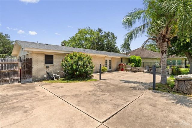 309 Palm Valley Drive W, Harlingen, TX 78552