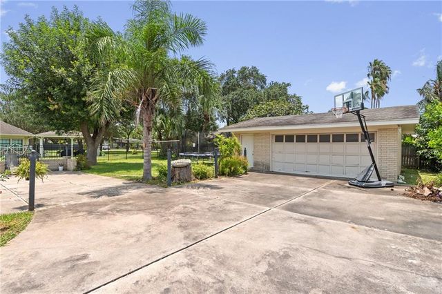 309 Palm Valley Drive W, Harlingen, TX 78552