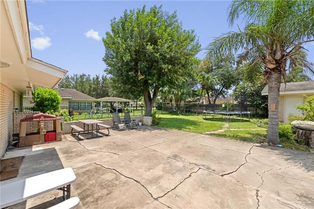 309 Palm Valley Drive W, Harlingen, TX 78552